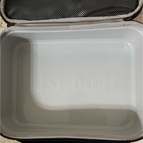 Nike Futura Coated Fuel Pack Lunch Bag - Picture 3 of 7